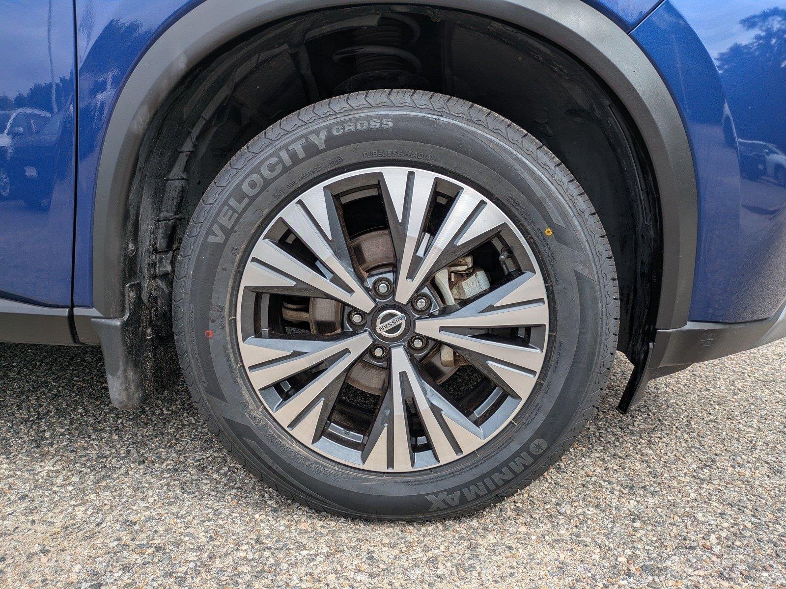 Used 2021 Caspian Blue Metallic Nissan SV image 11