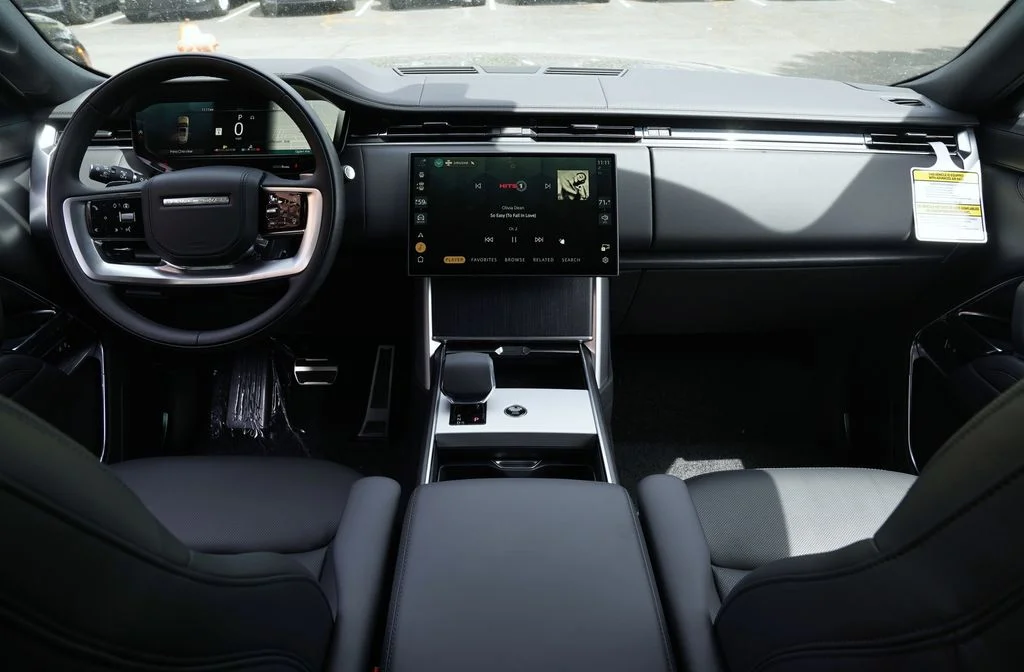 New 2026 Santorini Black Land Rover SE image 9