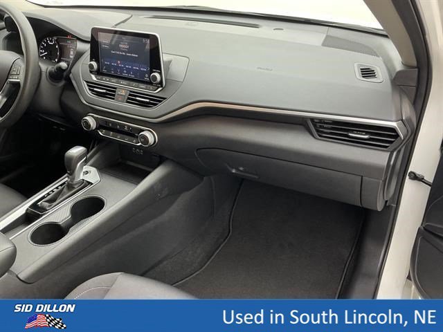 Used 2020 Glacier White Nissan 2.5 S image 24