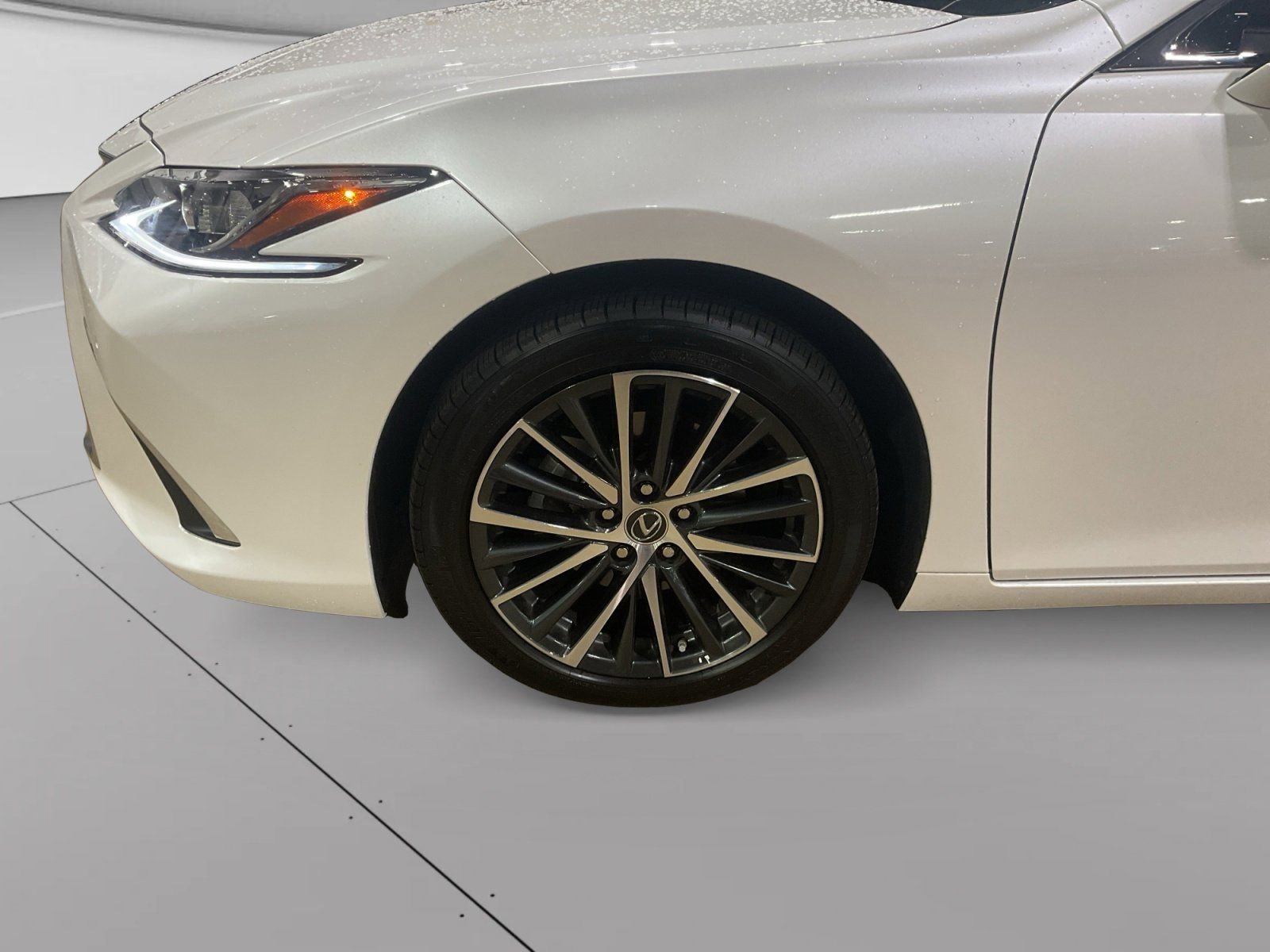 Used 2025 White Lexus 350 image 3