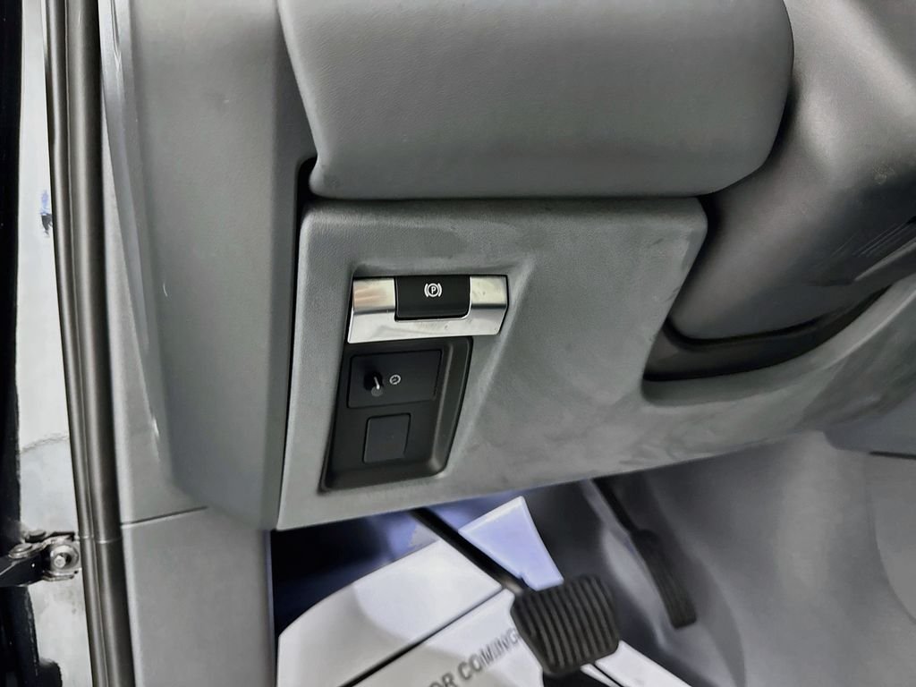 Certified Used 2024 Black Land Rover X-Dynamic SE image 10