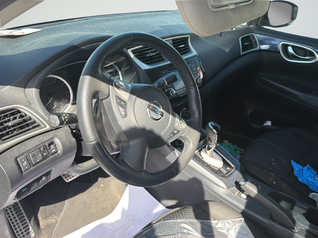 Used 2018 White Nissan SR image 15