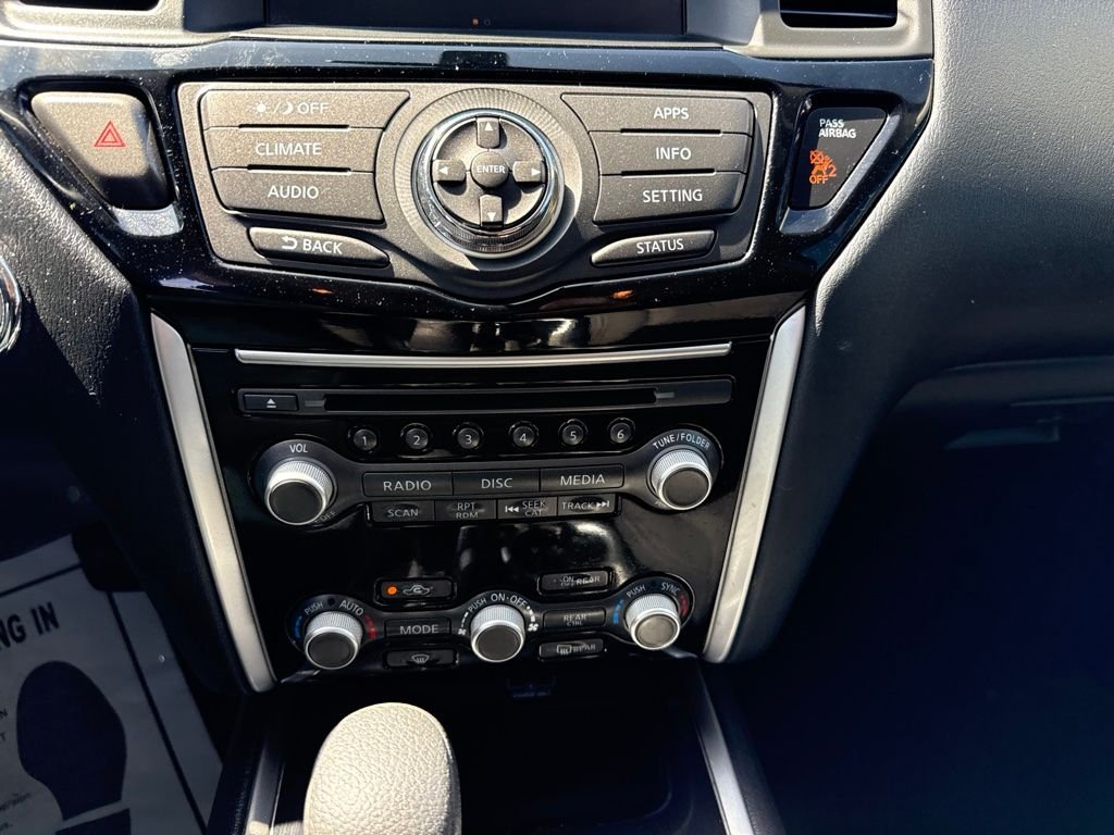 Used 2020 Gray Nissan S image 17