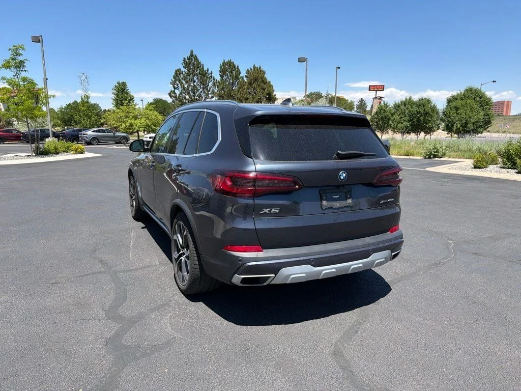 Used 2022 Gray BMW xDrive45e image 3