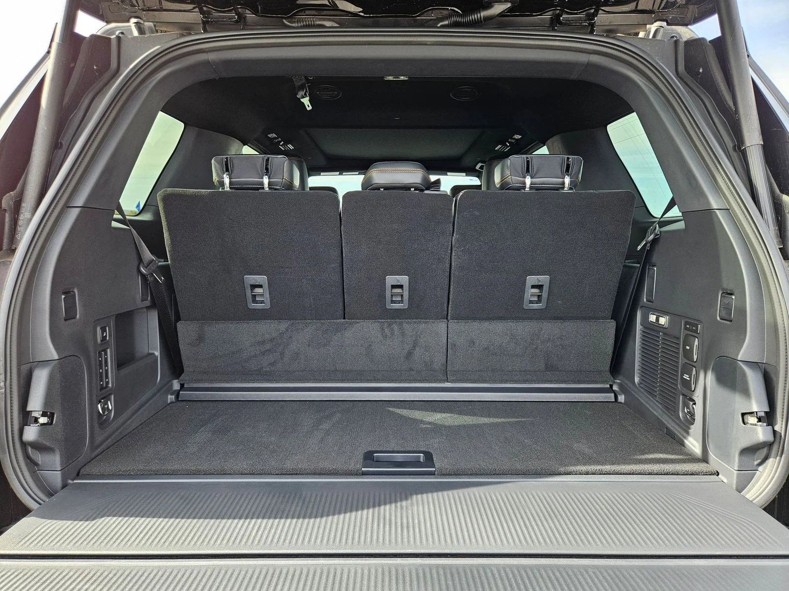New 2025 Agate Black Metallic Ford TREMOR® image 7