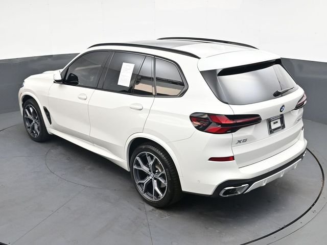 Used 2025 White BMW xDrive40i image 32
