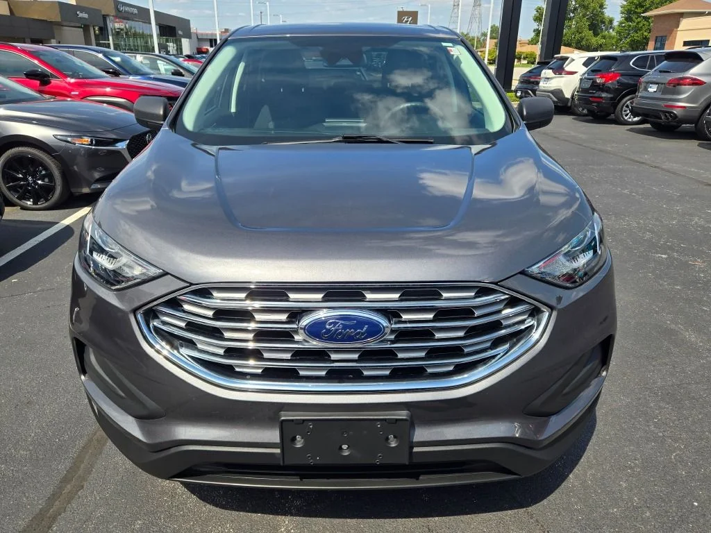Used 2022 Gray Ford SE image 2