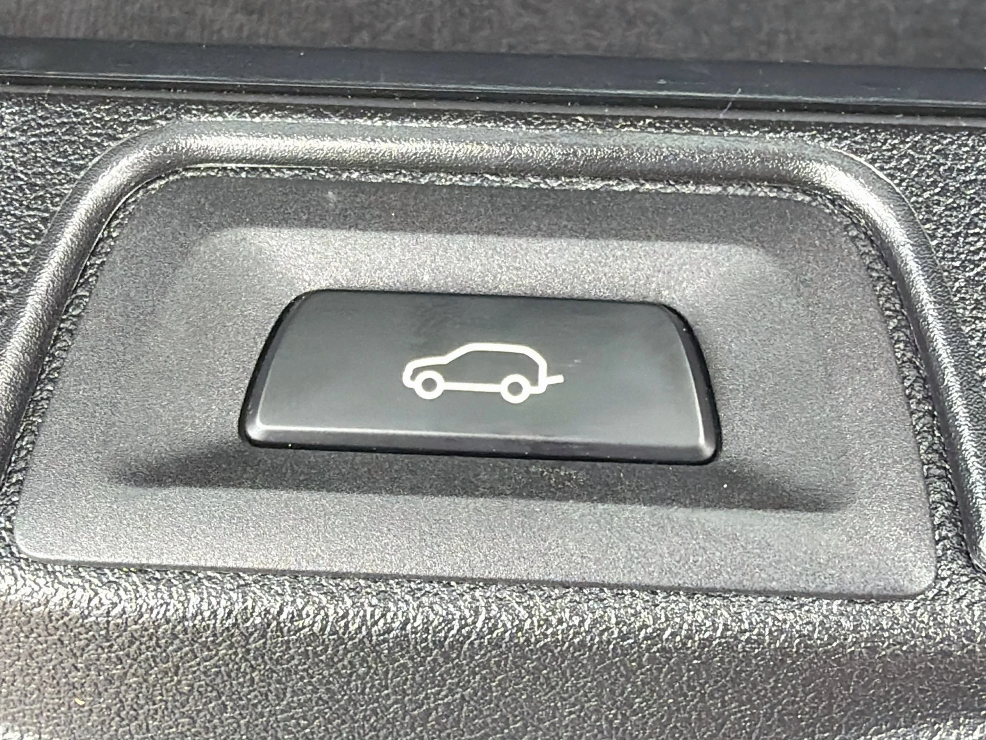 Used 2025 Black Sapphire Metallic BMW M60i image 13