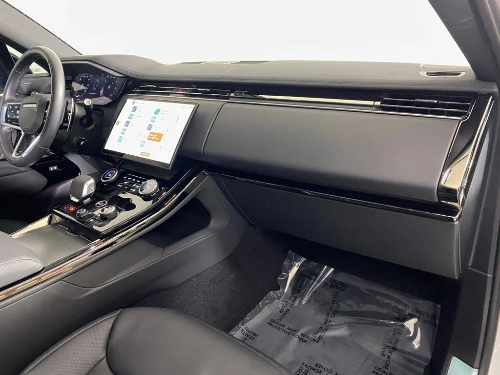 Used 2023 Fuji White Land Rover SE image 27