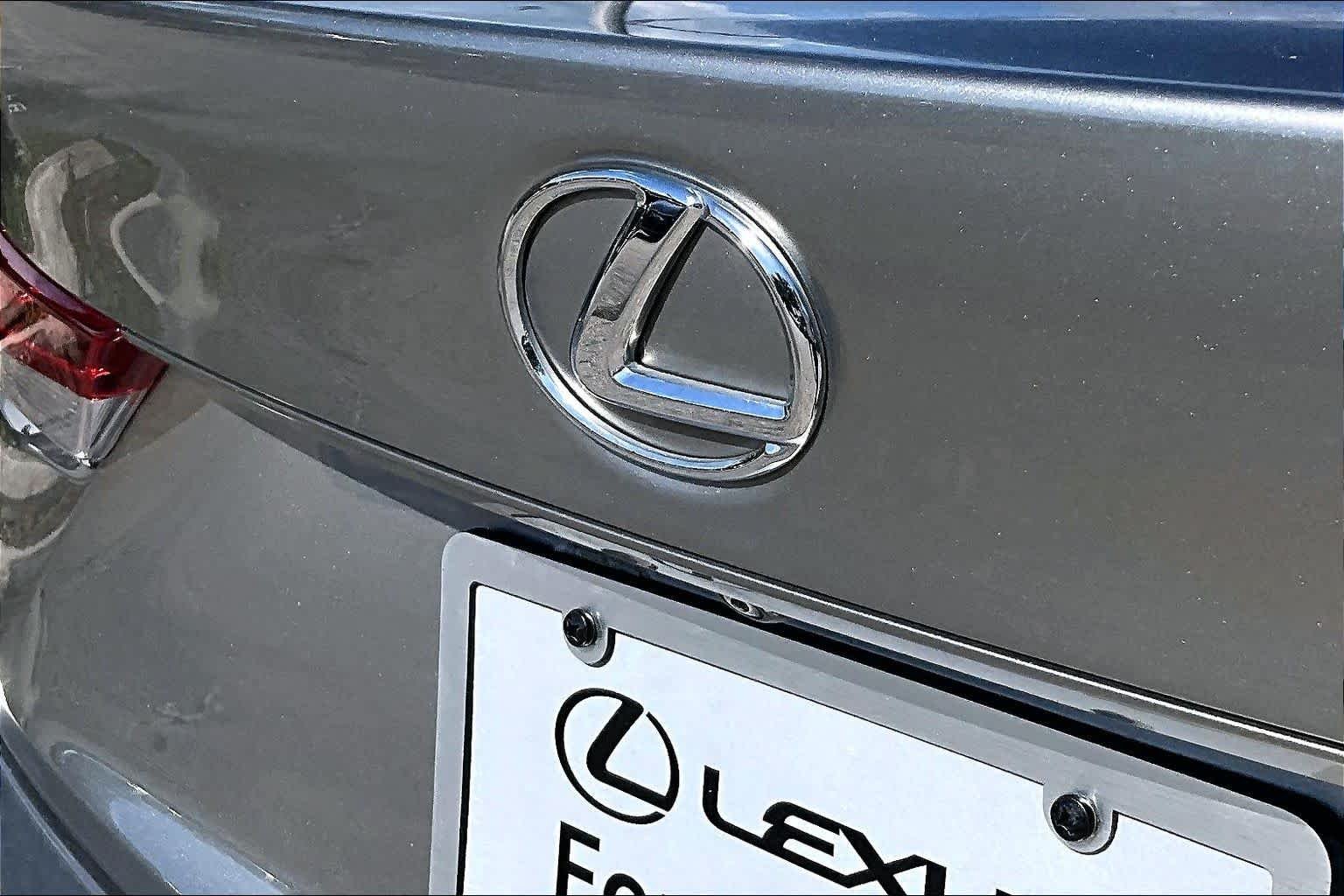 Used 2019 Atomic Silver Lexus  image 31