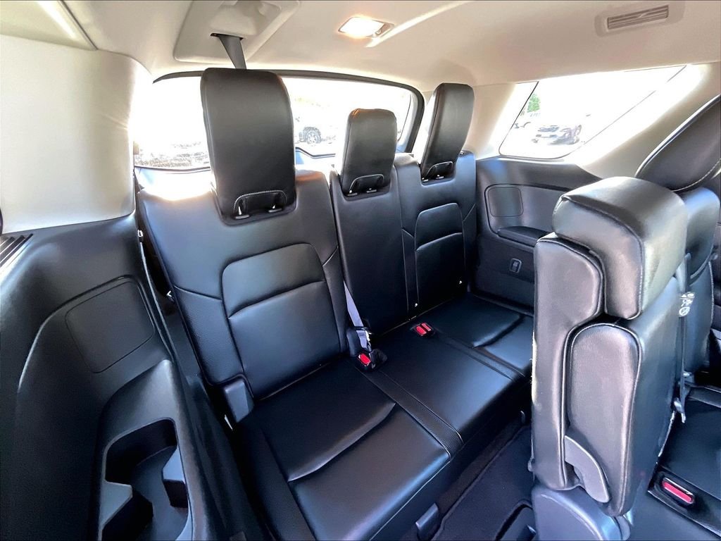 Used 2023 Silver Nissan SL image 17