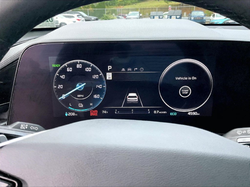 Used 2025 Black Kia Wind image 24