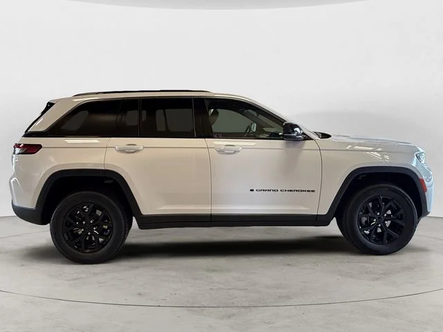 New 2026 Bright White Jeep LAREDO ALTITUDE 4X4 image 7