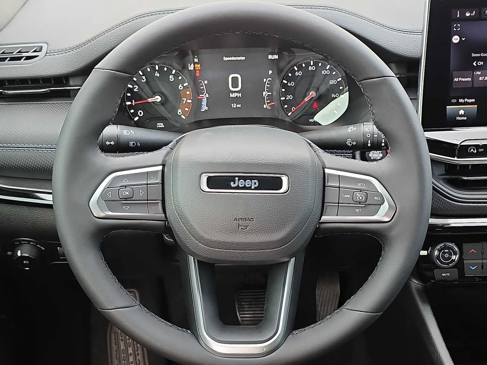 New 2026 Hydro Blue Pearl-Coat Exterior Paint Jeep Latitude image 19