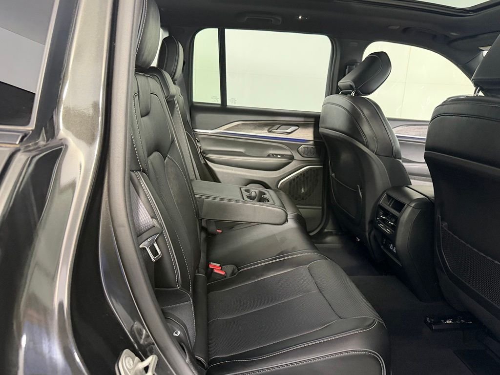 Certified Used 2024  Jeep Overland image 23