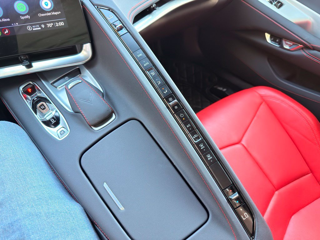 Used 2021 White Chevrolet Stingray image 39