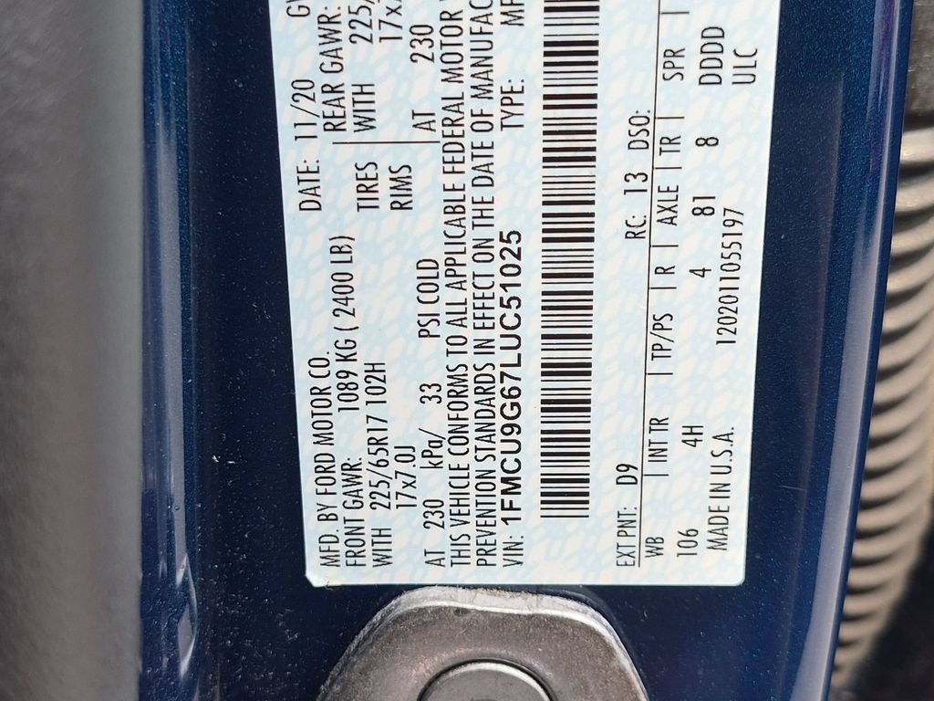 Used 2020 Green Ford SE image 25