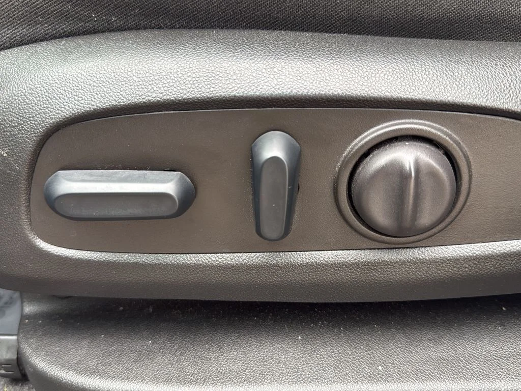 Used 2023 Silver GMC SLE image 20