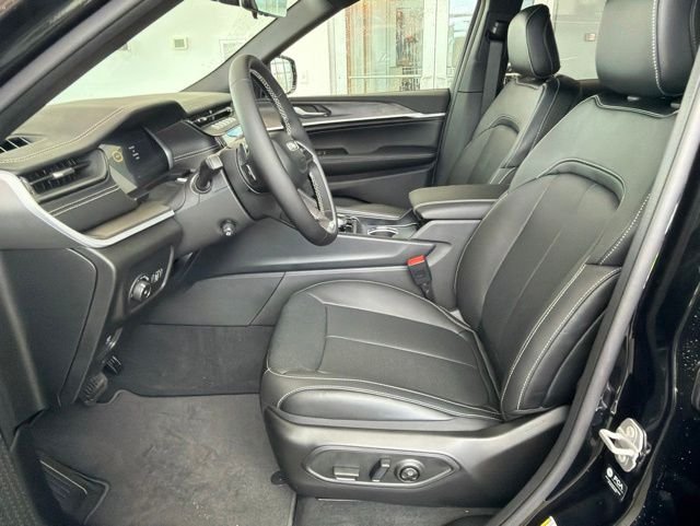 New 2026 Diamond Black Crystal Pearl-Coat Exterior Paint Jeep Limited image 23