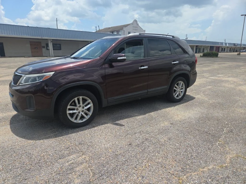 Used 2015 Red Kia LX image 5