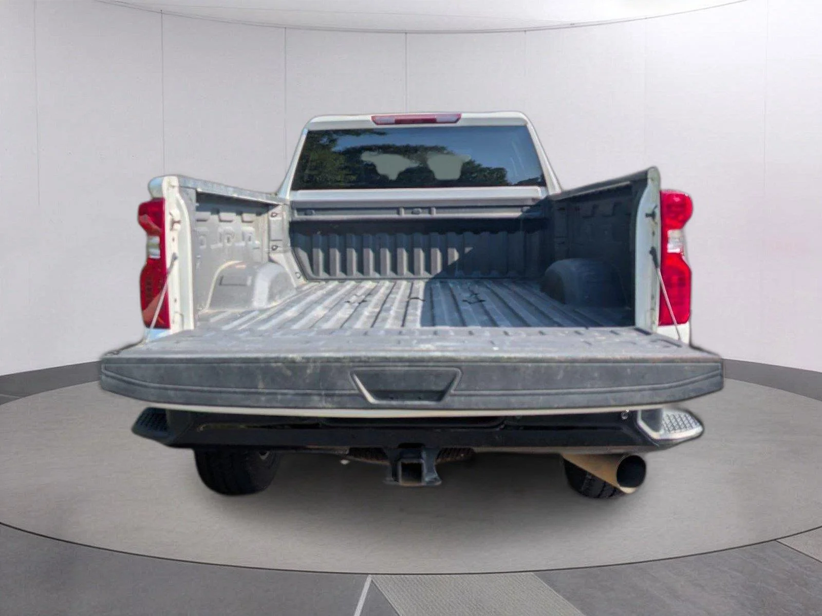 Used 2024 Summit White Chevrolet Custom image 5