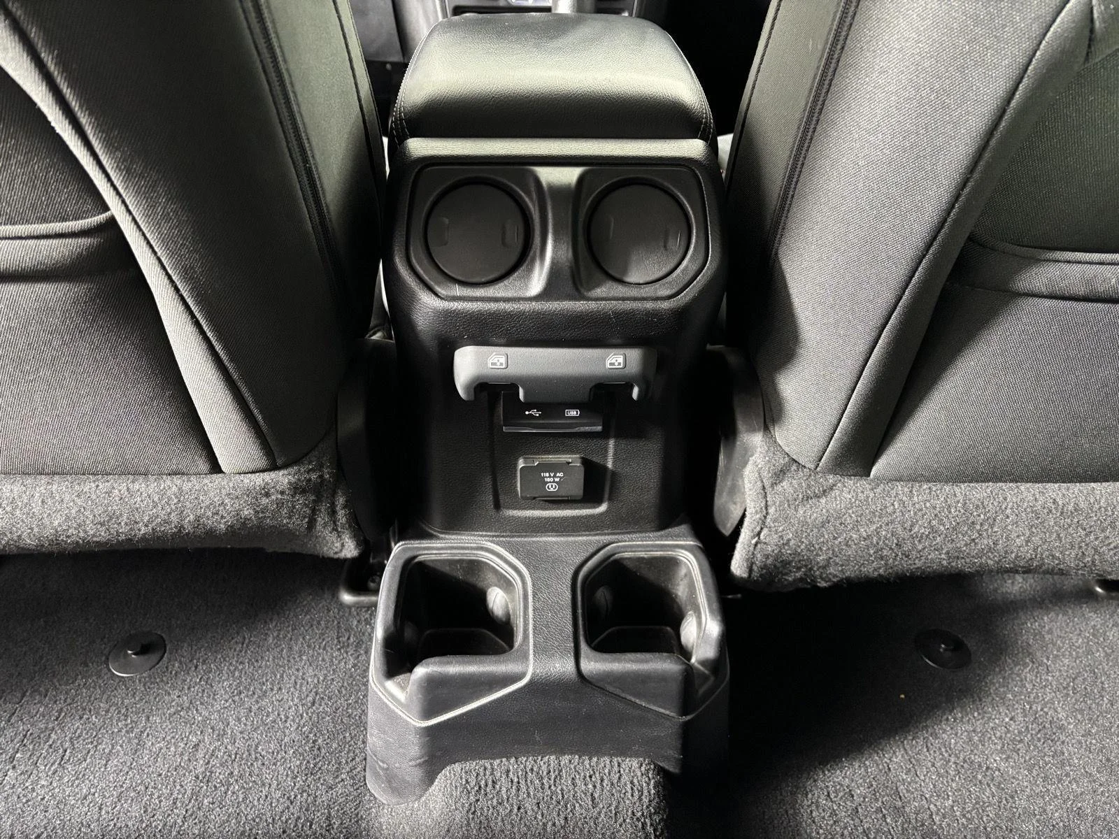 Used 2020 Billet Silver Metallic Jeep Sahara image 14