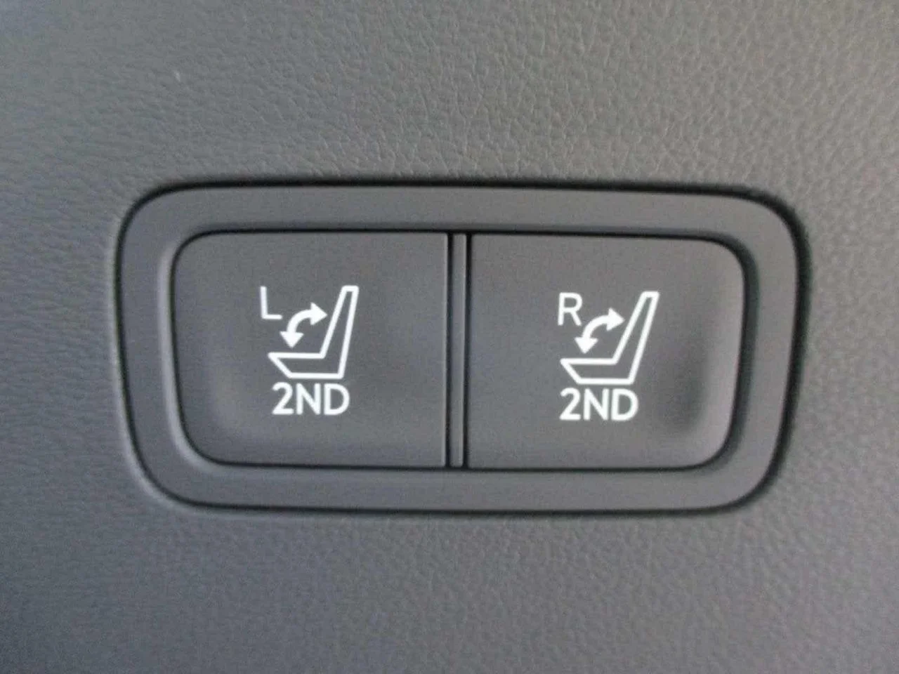 New 2025 Silver Hyundai Calligraphy image 8
