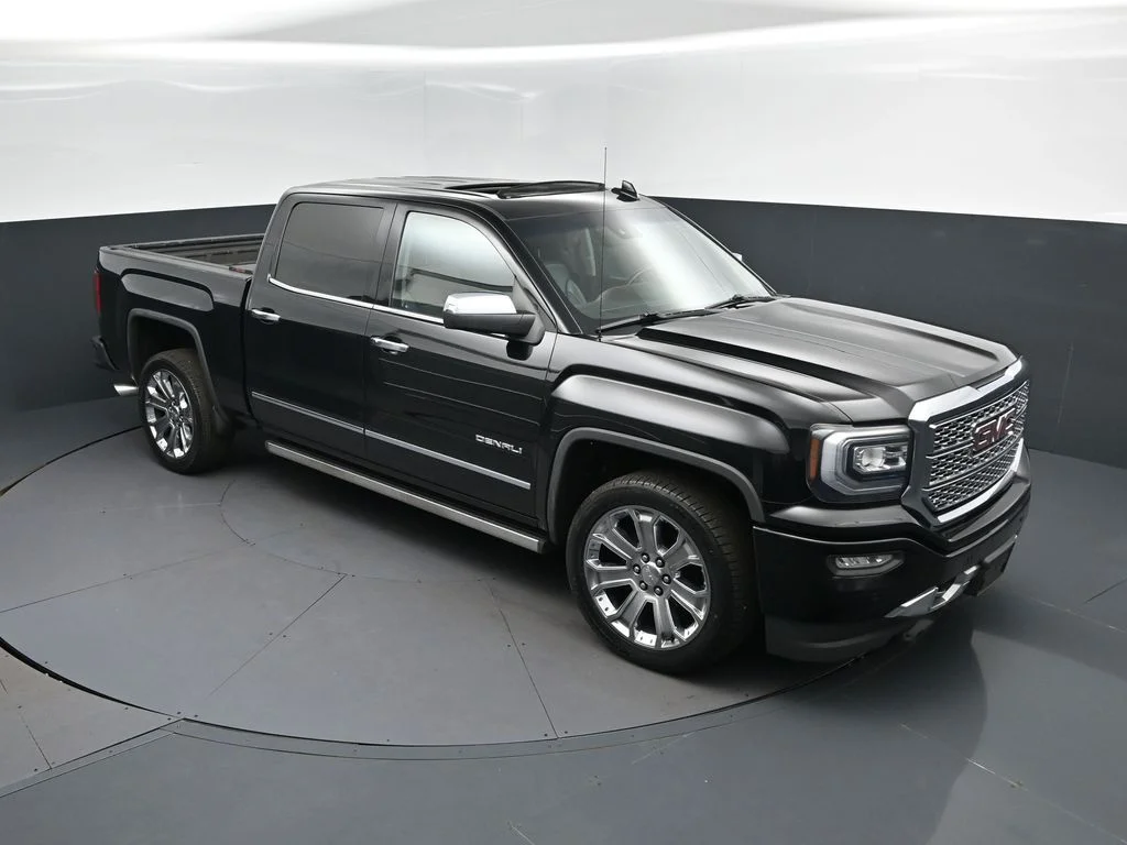 2017 GMC Sierra 4WD Crew Cab Short Box's photo