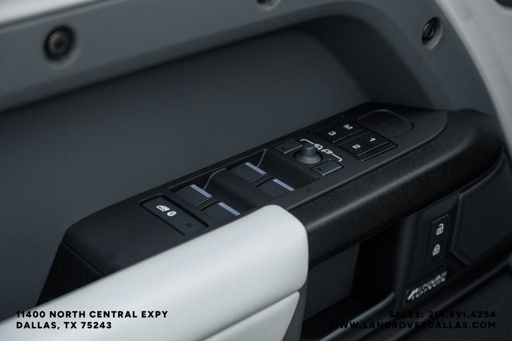 New 2026 Borasco Grey Metallic Land Rover OCTA image 48