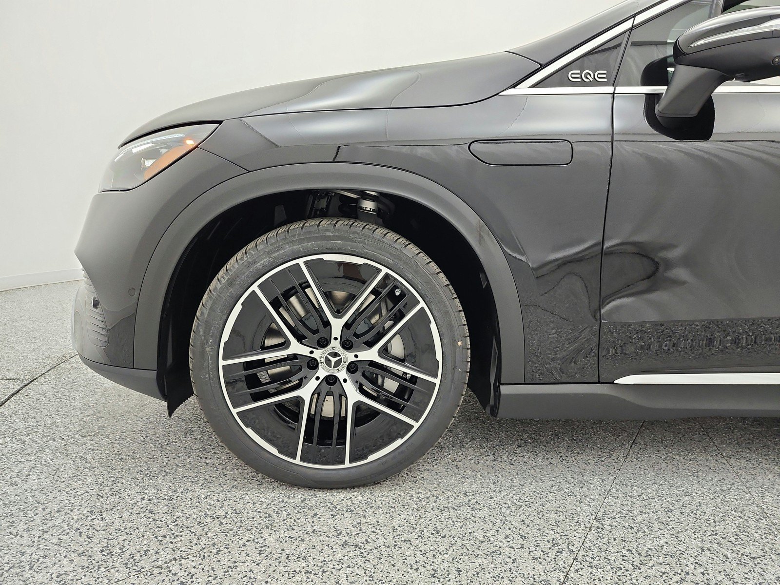 New 2027 Black Mercedes-Benz EQE 320+ SUV image 32