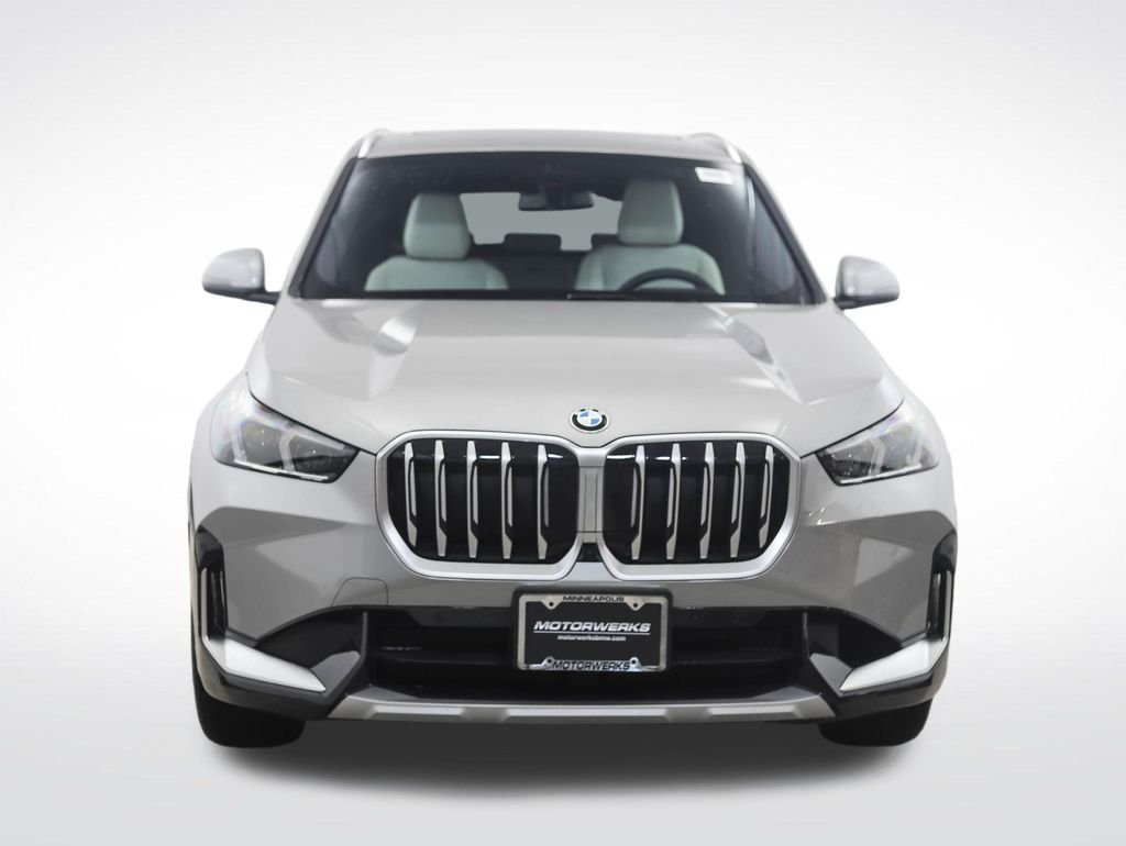 Used 2026 Silver Metallic BMW xDrive28i image 8