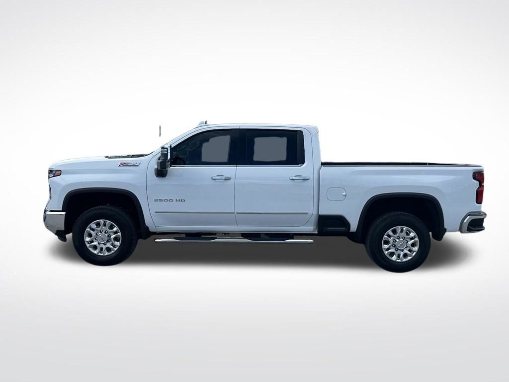 Used 2025 White Chevrolet LTZ image 3