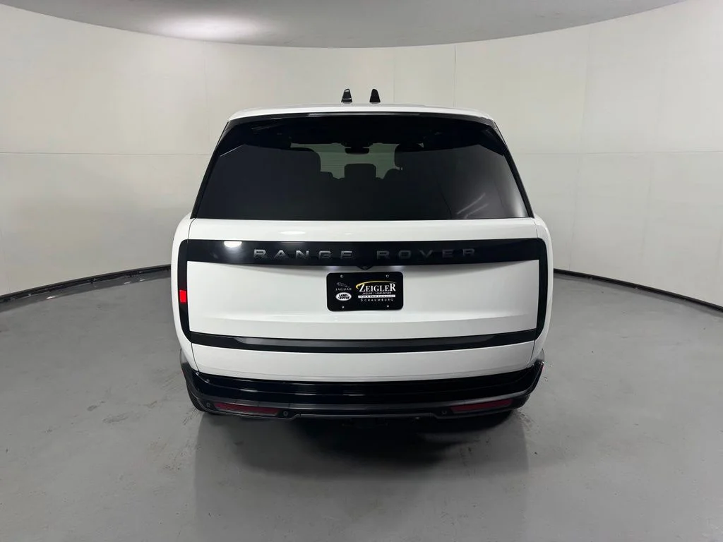 Used 2025 Fuji White Land Rover SE image 6