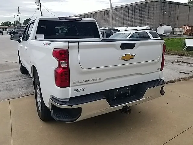 Used 2022 White Chevrolet LT image 19