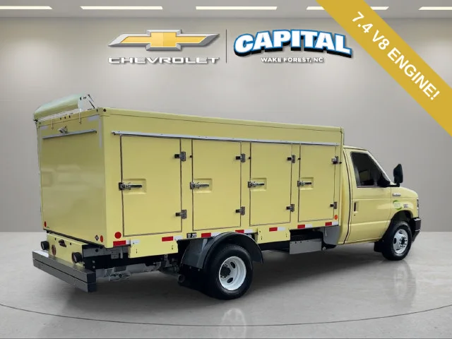 Used 2022 Yellow Ford Base image 8
