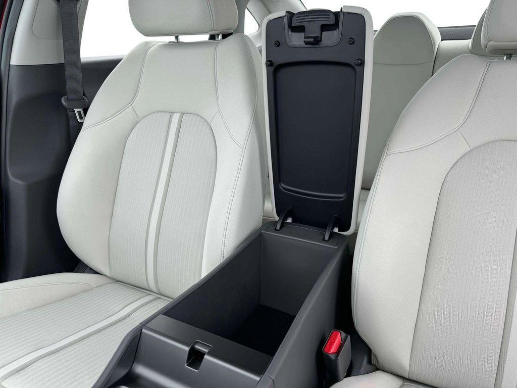 New 2025 White Hyundai SE image 37