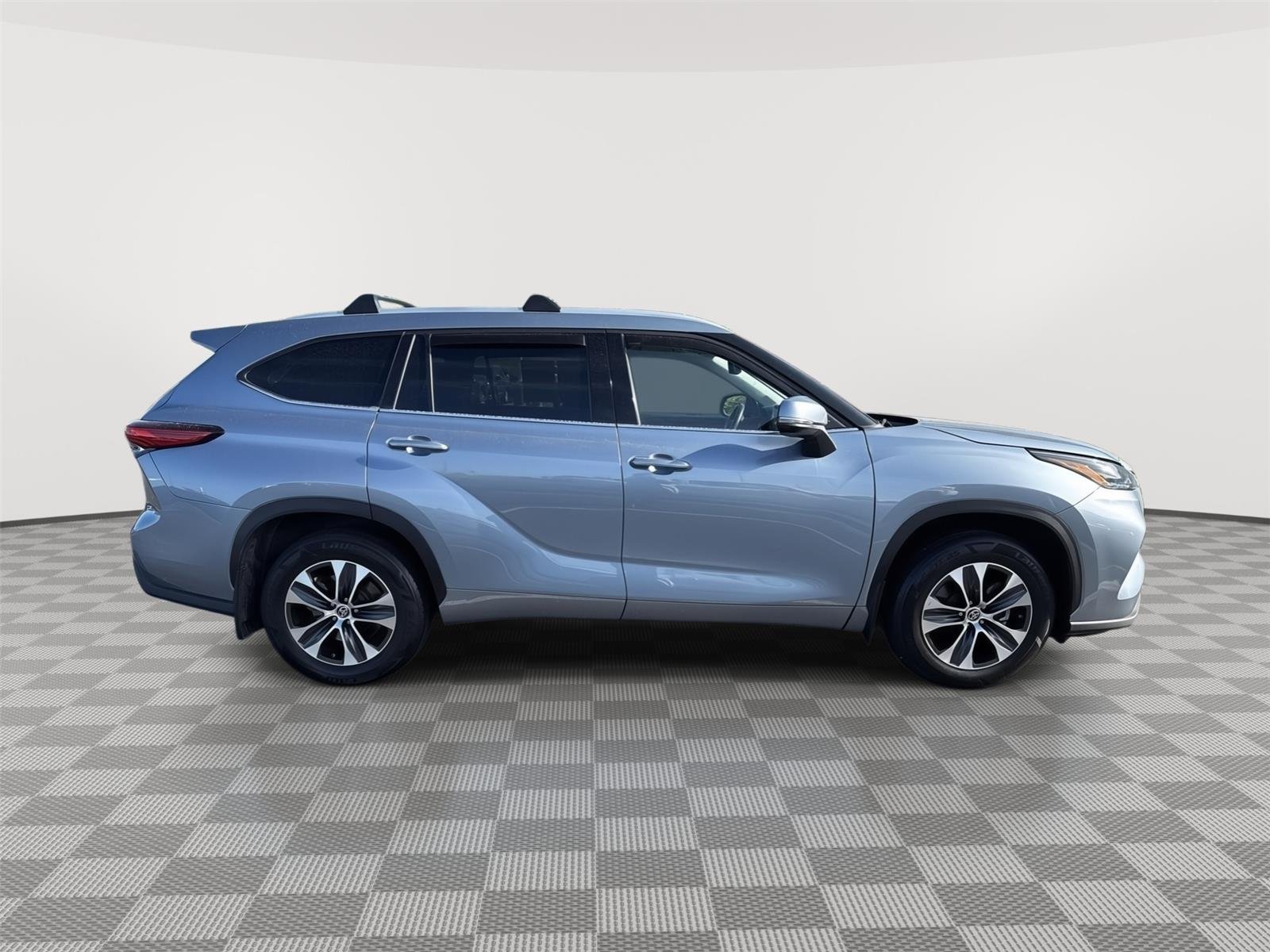 Used 2022 Moon Dust Toyota XLE image 16