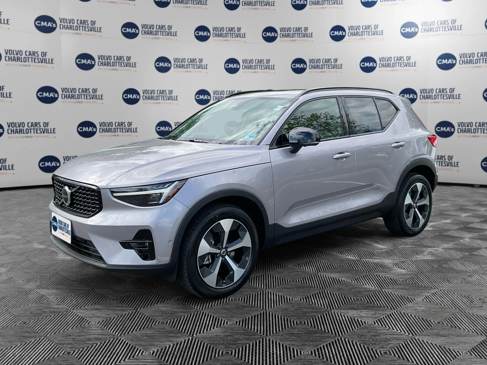 2026 Volvo XC40 B5 Plus Dark AWD's photo