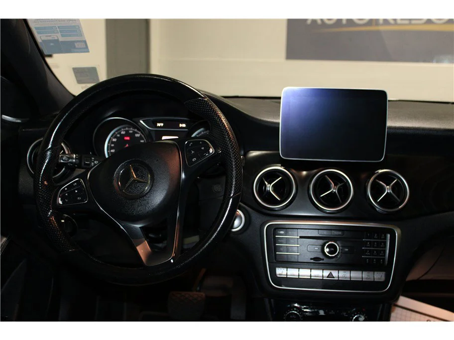 Used 2019 Black Mercedes-Benz GLA 250 image 15