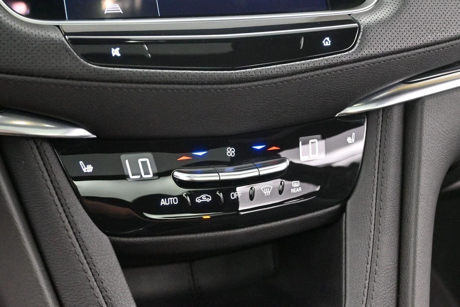 Used 2025 Stellar Black Metallic Cadillac Premium Luxury image 28