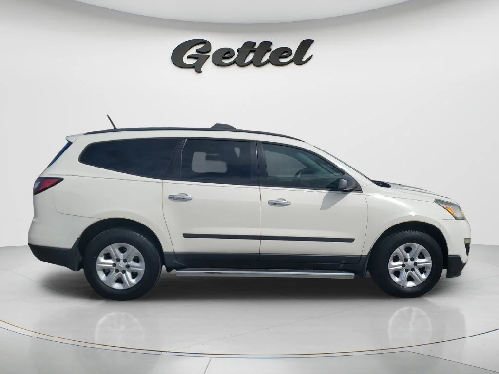 Used 2013 White Chevrolet LS image 4