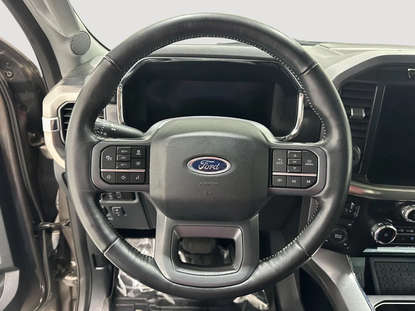 Used 2023 Bronze Ford XL image 9