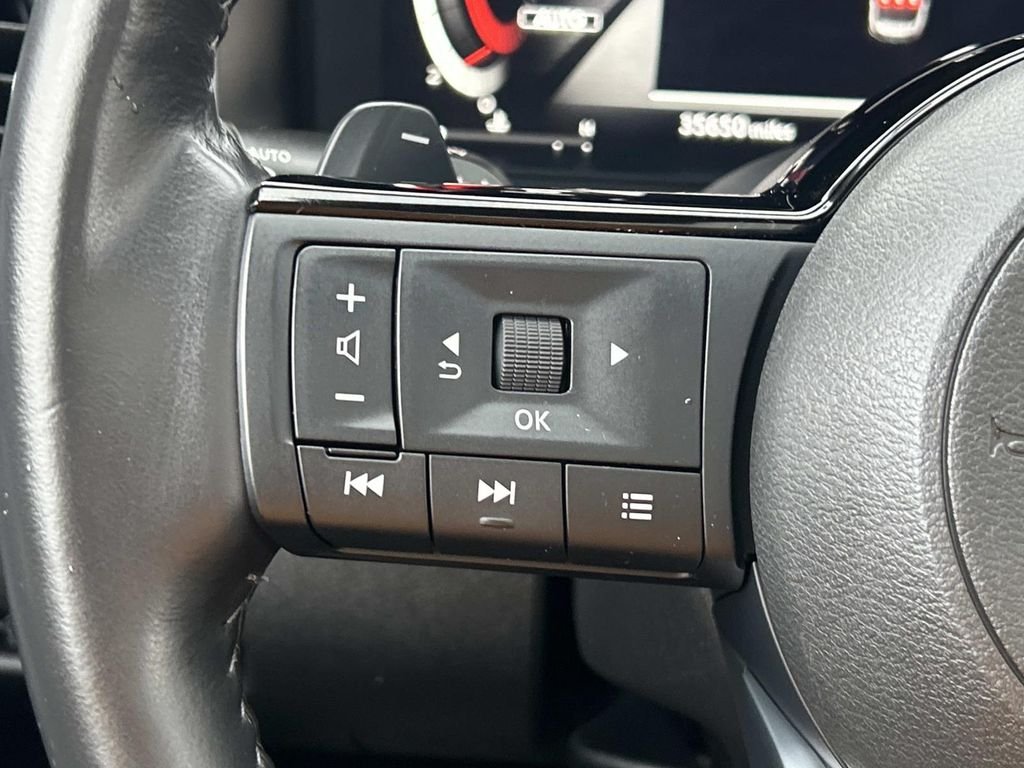 Used 2023 White Nissan Platinum image 23