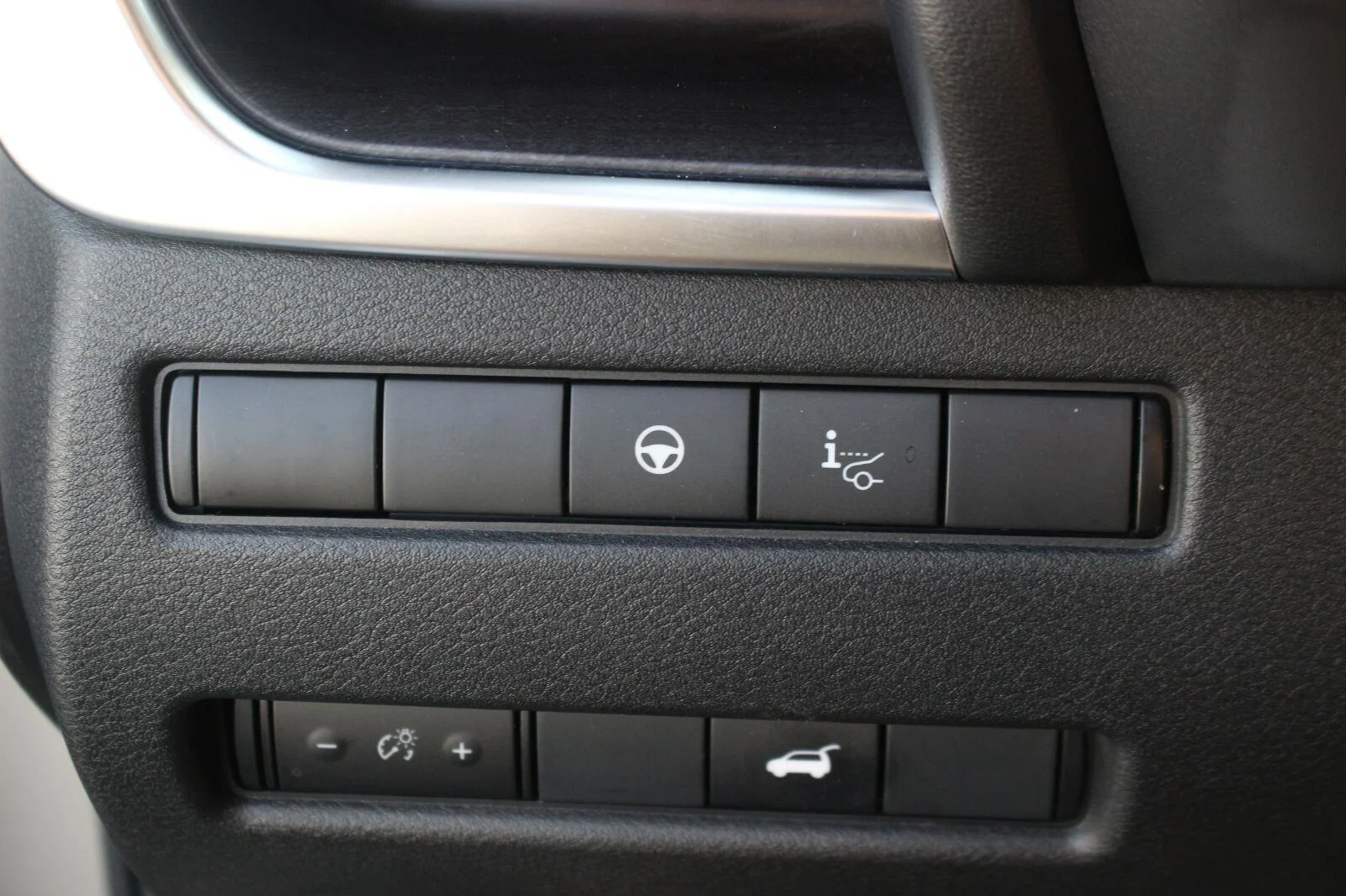 Used 2022 Gold Nissan Platinum image 32