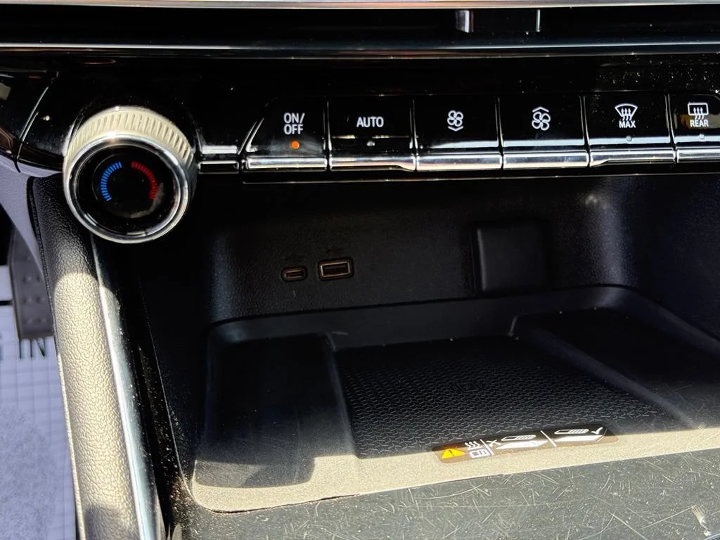 Used 2025 Summit White Chevrolet LT image 27