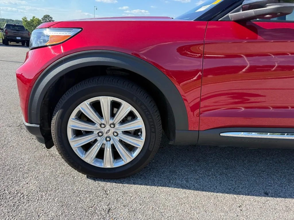 Used 2020 Red Ford Limited image 21