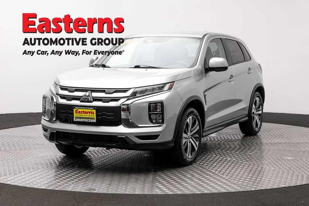 Used 2025 Silver Mitsubishi 2.0 SE image 1