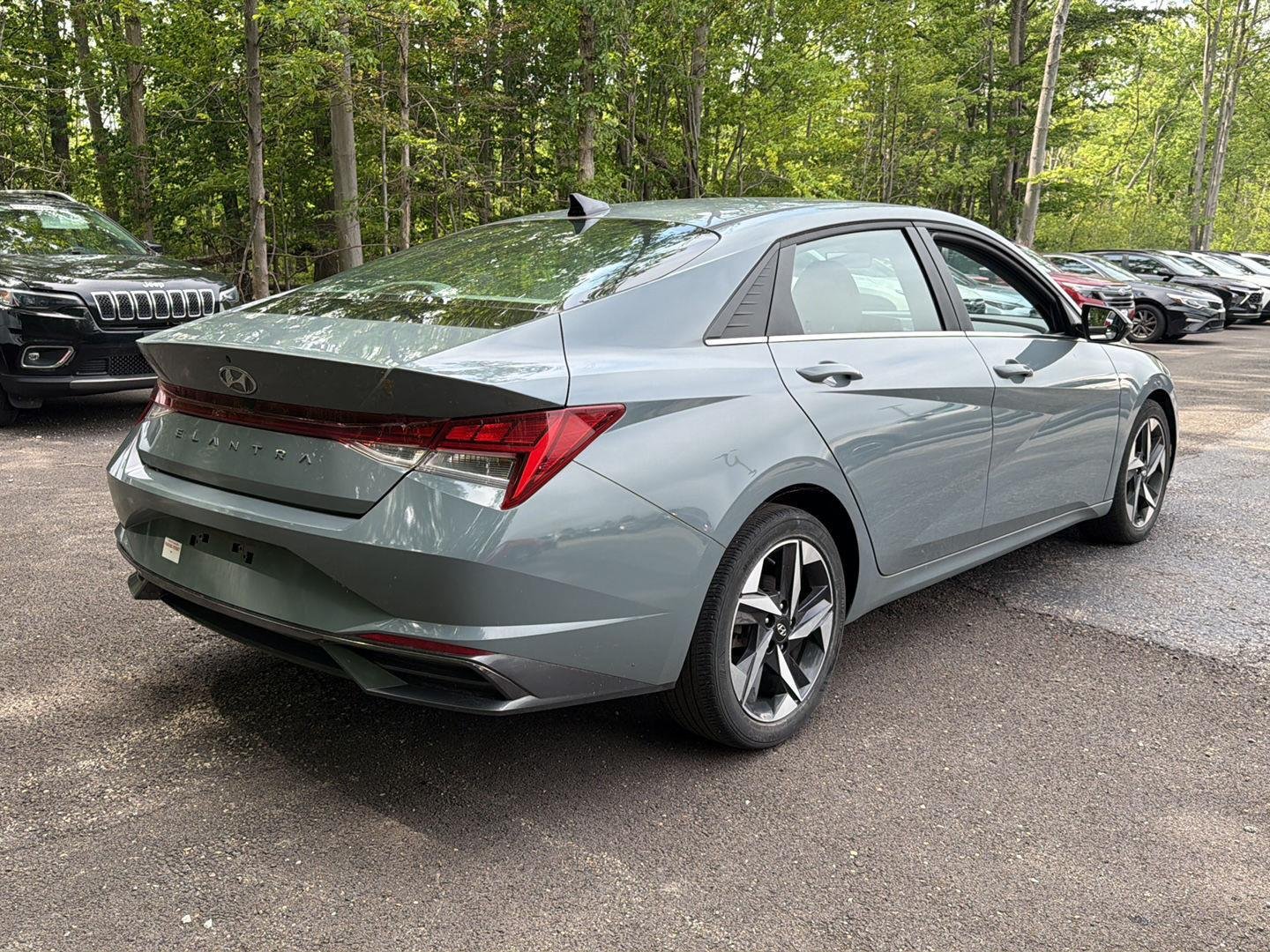 Used 2022 Electric Shadow Hyundai SEL image 8
