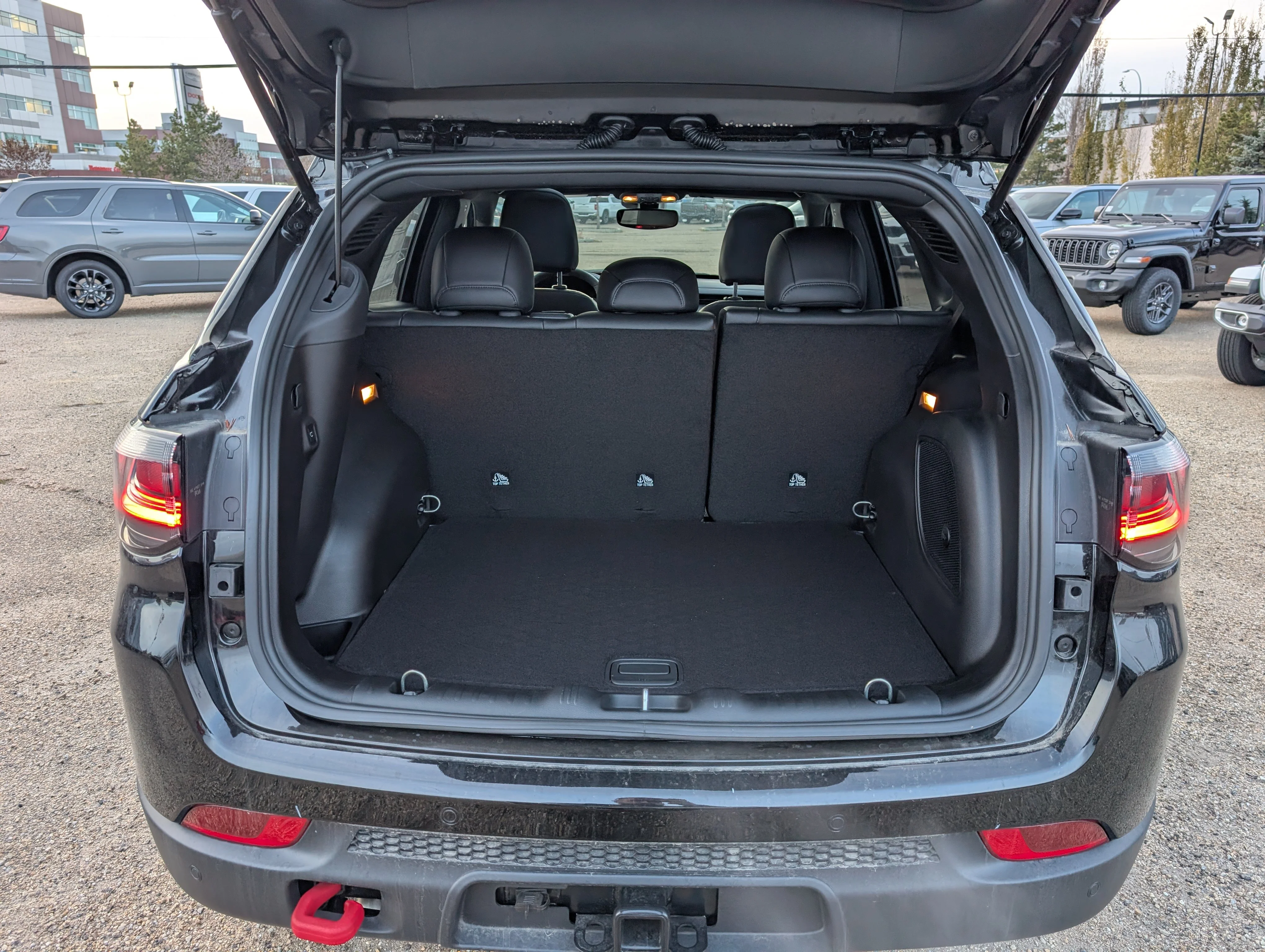 New 2025 Diamond Black Crystal Pearl Jeep Trailhawk Elite image 6