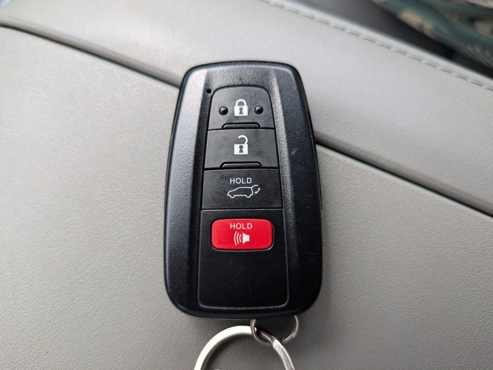 Used 2022 Midnight Black Metallic Toyota Hybrid XLE image 29